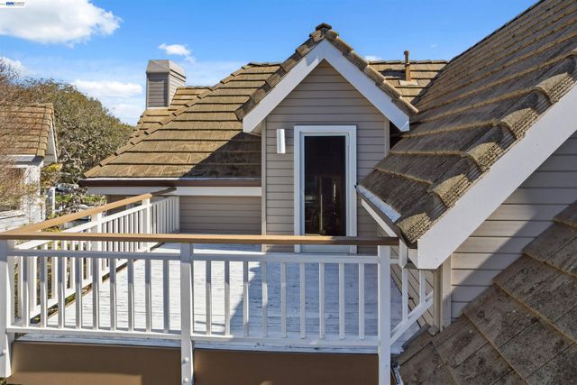 126 Frederick St, Santa Cruz, CA 95062