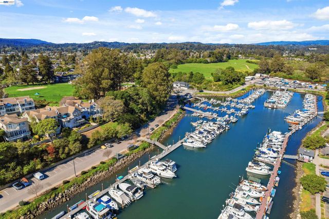 126 Frederick St, Santa Cruz, CA 95062