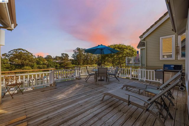 126 Frederick St, Santa Cruz, CA 95062