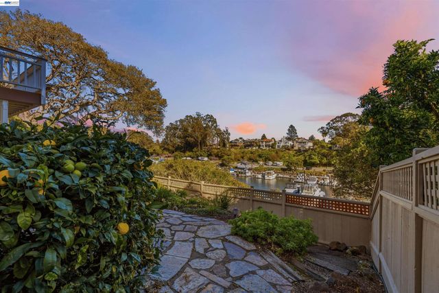 126 Frederick St, Santa Cruz, CA 95062