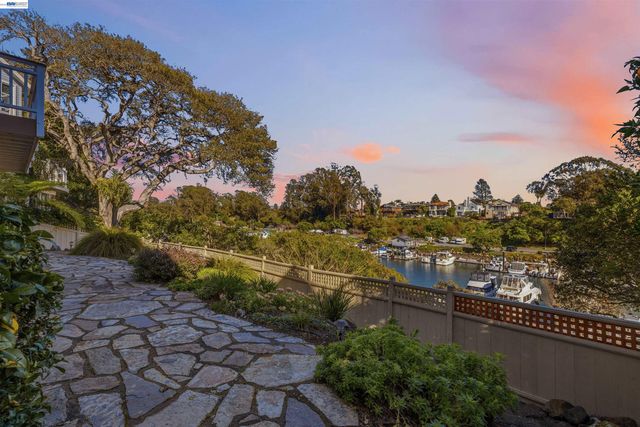 126 Frederick St, Santa Cruz, CA 95062