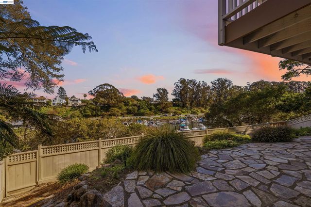 126 Frederick St, Santa Cruz, CA 95062