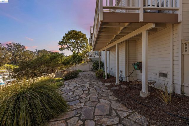 126 Frederick St, Santa Cruz, CA 95062