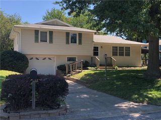 3305 S 33rd Terrace, St Joseph, MO 64503