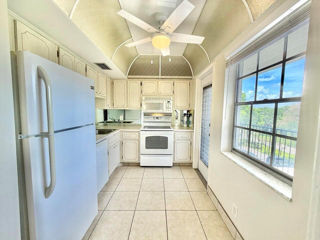 2800 N Palm Aire Drive Unit 404, Pompano Beach, FL 33069