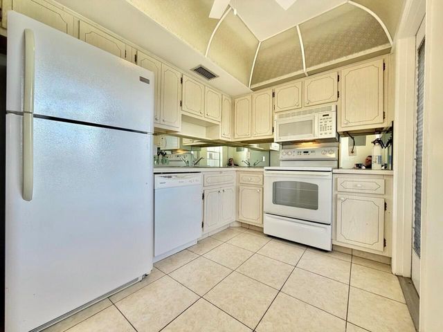 2800 N Palm Aire Drive Unit 404, Pompano Beach, FL 33069