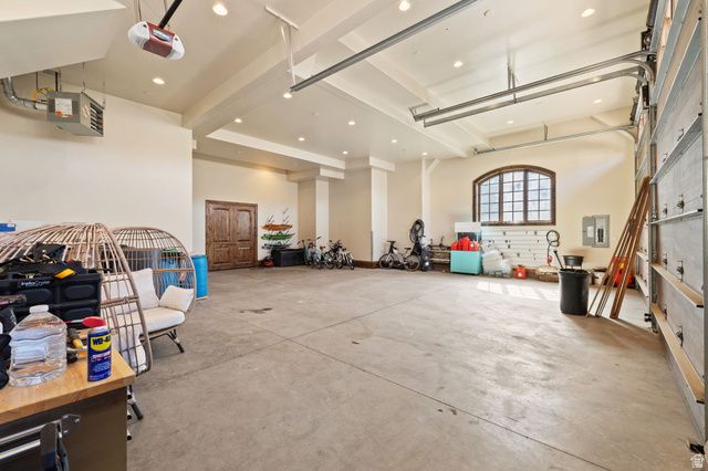 18 SNOW FOREST LN, Sandy, UT 84092