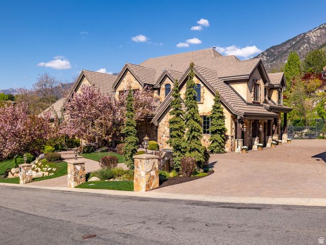 18 SNOW FOREST LN, Sandy, UT 84092