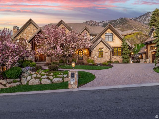 18 SNOW FOREST LN, Sandy, UT 84092