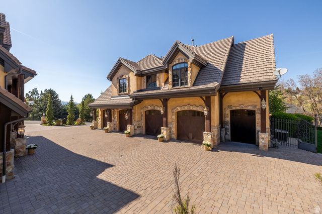 18 SNOW FOREST LN, Sandy, UT 84092