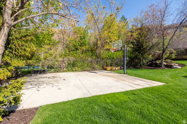 18 SNOW FOREST LN, Sandy, UT 84092