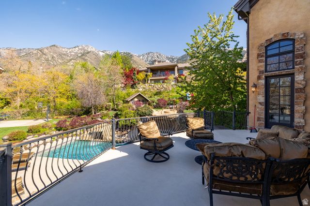 18 SNOW FOREST LN, Sandy, UT 84092