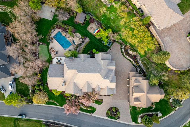 18 SNOW FOREST LN, Sandy, UT 84092