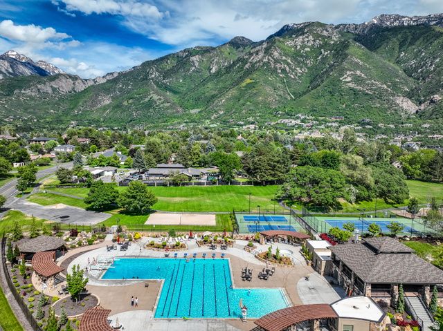 18 SNOW FOREST LN, Sandy, UT 84092