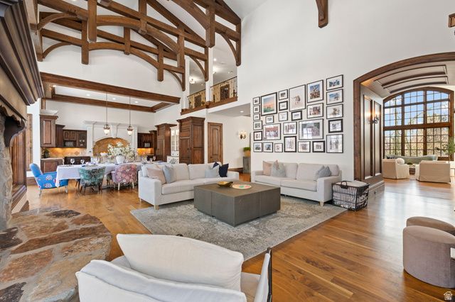 18 SNOW FOREST LN, Sandy, UT 84092