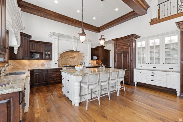 18 SNOW FOREST LN, Sandy, UT 84092