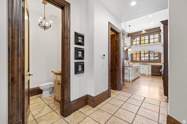 18 SNOW FOREST LN, Sandy, UT 84092