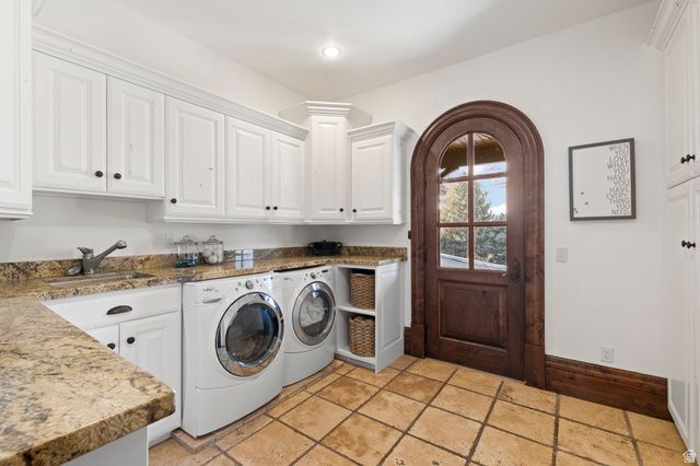 18 SNOW FOREST LN, Sandy, UT 84092