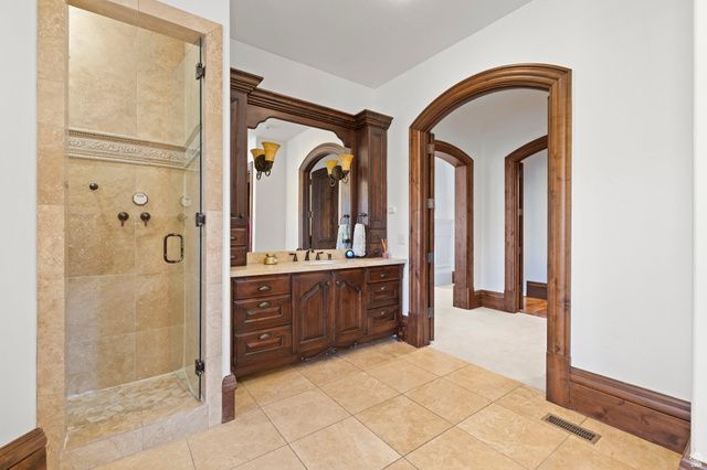 18 SNOW FOREST LN, Sandy, UT 84092