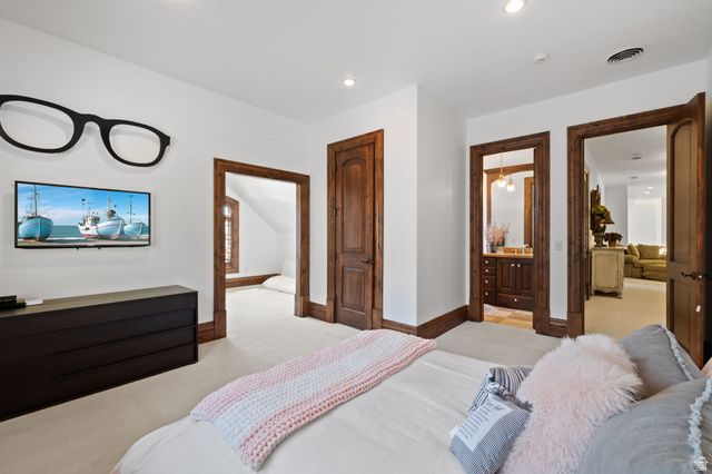 18 SNOW FOREST LN, Sandy, UT 84092