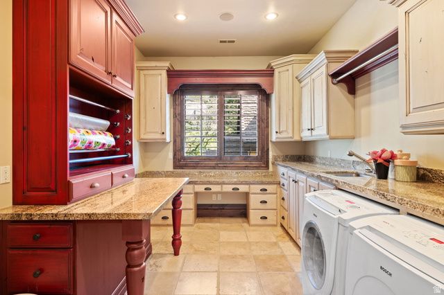 18 SNOW FOREST LN, Sandy, UT 84092