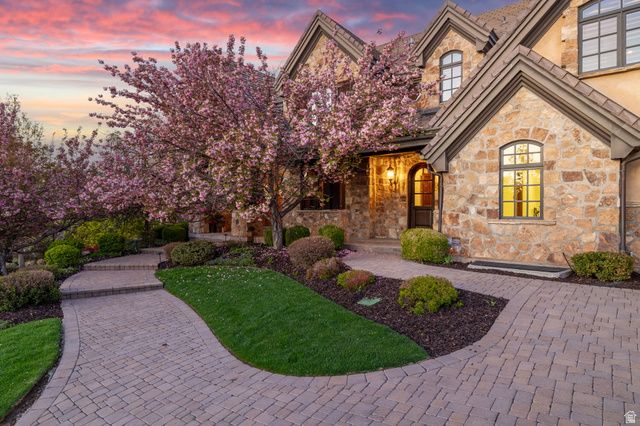 18 SNOW FOREST LN, Sandy, UT 84092