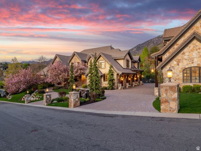 18 SNOW FOREST LN, Sandy, UT 84092