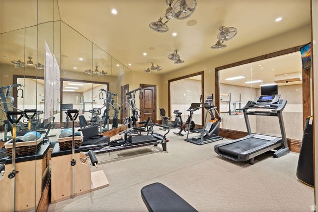 18 SNOW FOREST LN, Sandy, UT 84092