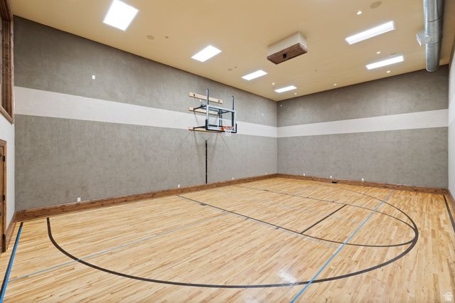 18 SNOW FOREST LN, Sandy, UT 84092