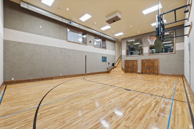 18 SNOW FOREST LN, Sandy, UT 84092