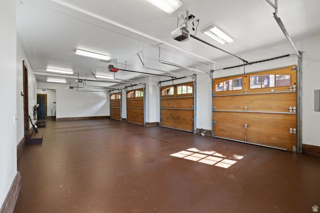 18 SNOW FOREST LN, Sandy, UT 84092