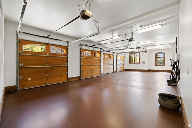 18 SNOW FOREST LN, Sandy, UT 84092