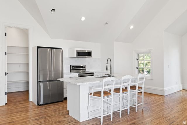 18 SNOW FOREST LN, Sandy, UT 84092