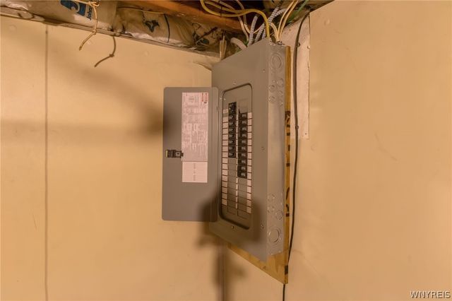 58 Boardman Road, West Seneca, NY 14218