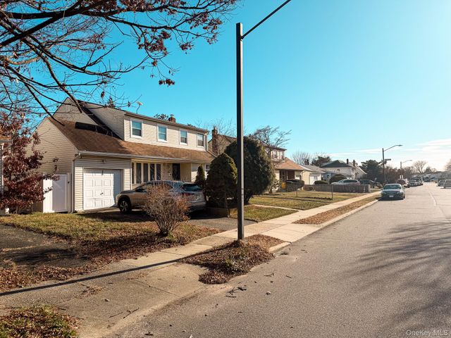 25 Ford Drive W, Merrick, NY 11758