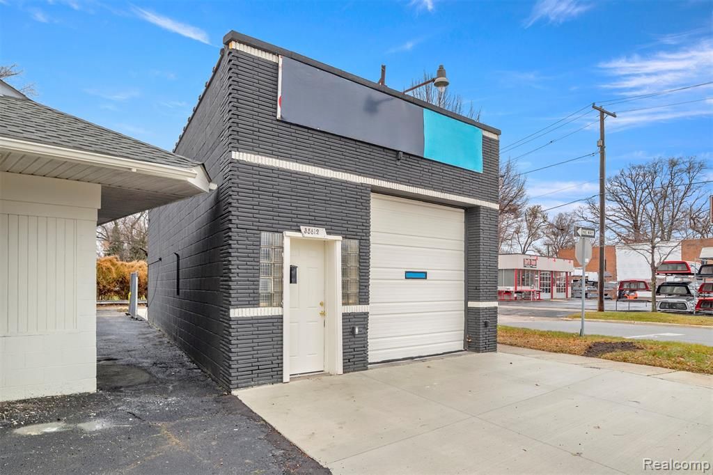 35812 W Michigan Avenue, Wayne, MI 48184