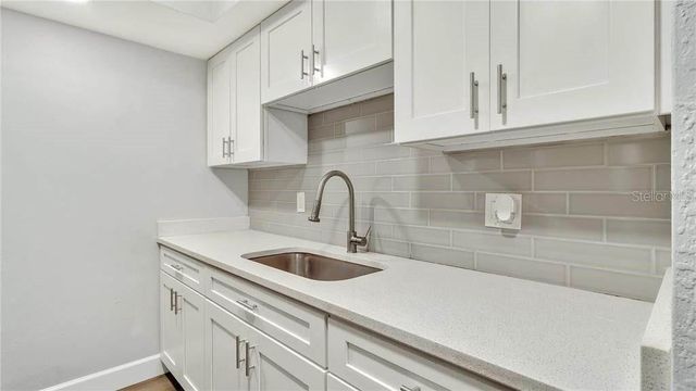 5900 22ND AVENUE N 14, St Petersburg, FL 33710