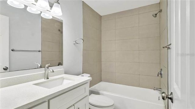 5900 22ND AVENUE N 14, St Petersburg, FL 33710