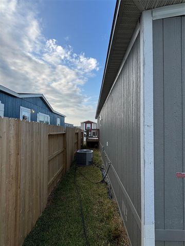 159 Lear Lane, Pearland, TX 77581