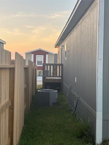 159 Lear Lane, Pearland, TX 77581