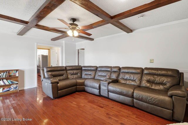1037 Cobblestone Cir, Shepherdsville, KY 40165