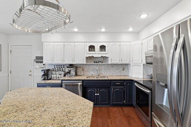 1037 Cobblestone Cir, Shepherdsville, KY 40165