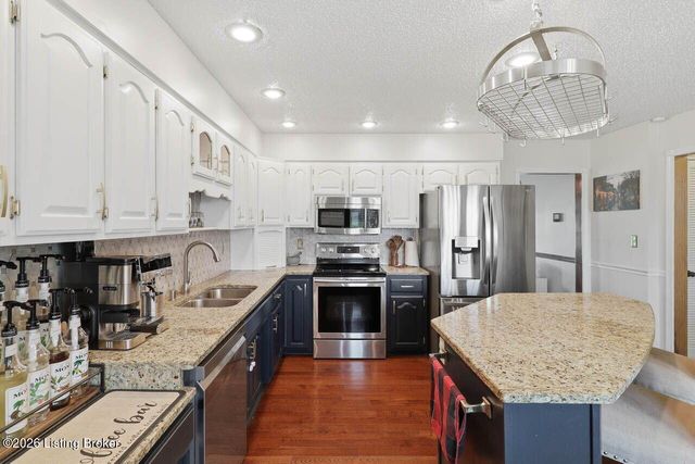 1037 Cobblestone Cir, Shepherdsville, KY 40165