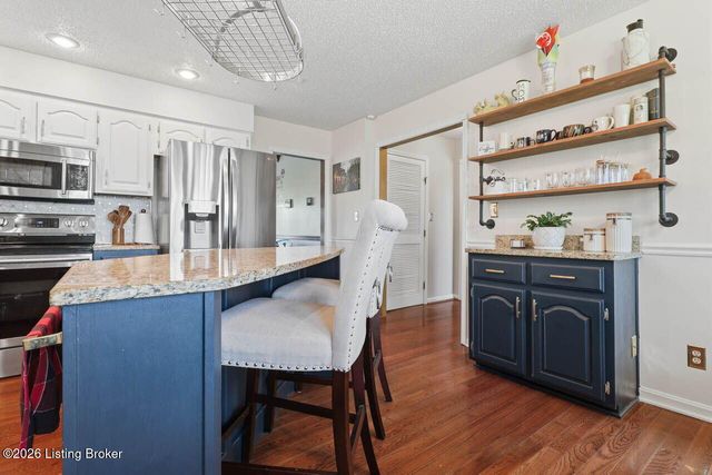 1037 Cobblestone Cir, Shepherdsville, KY 40165