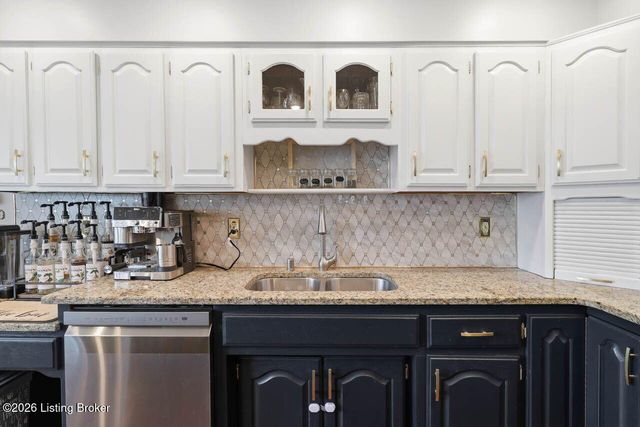 1037 Cobblestone Cir, Shepherdsville, KY 40165