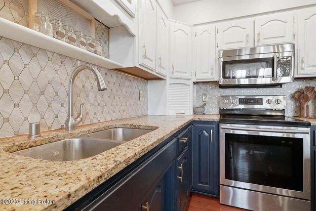 1037 Cobblestone Cir, Shepherdsville, KY 40165