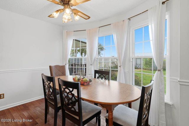 1037 Cobblestone Cir, Shepherdsville, KY 40165