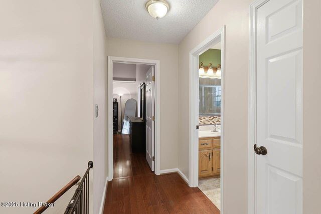 1037 Cobblestone Cir, Shepherdsville, KY 40165