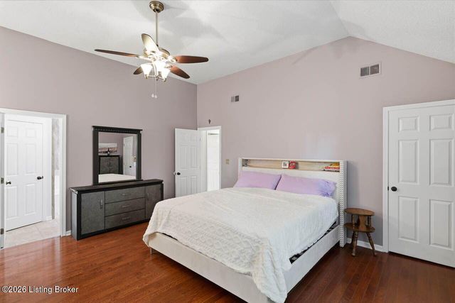 1037 Cobblestone Cir, Shepherdsville, KY 40165