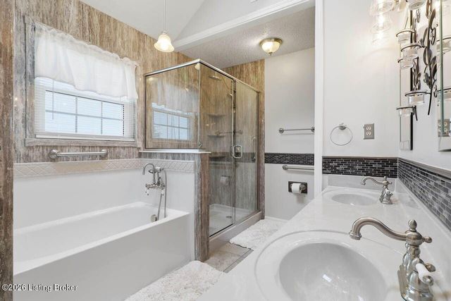 1037 Cobblestone Cir, Shepherdsville, KY 40165